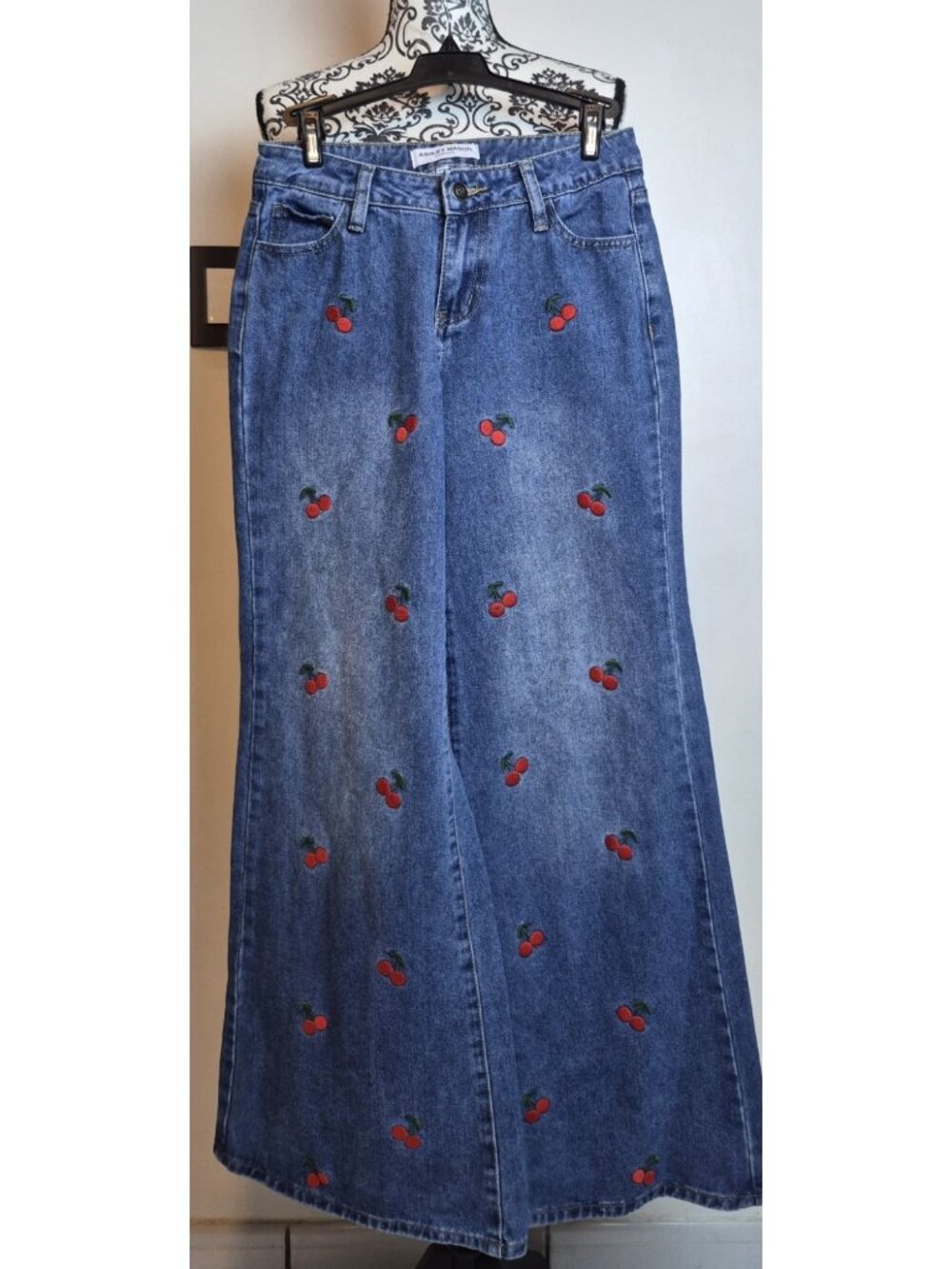 Ashley Mason Premium Women's 0/24 Blue Cherry Embroidered Wide Leg Jeans